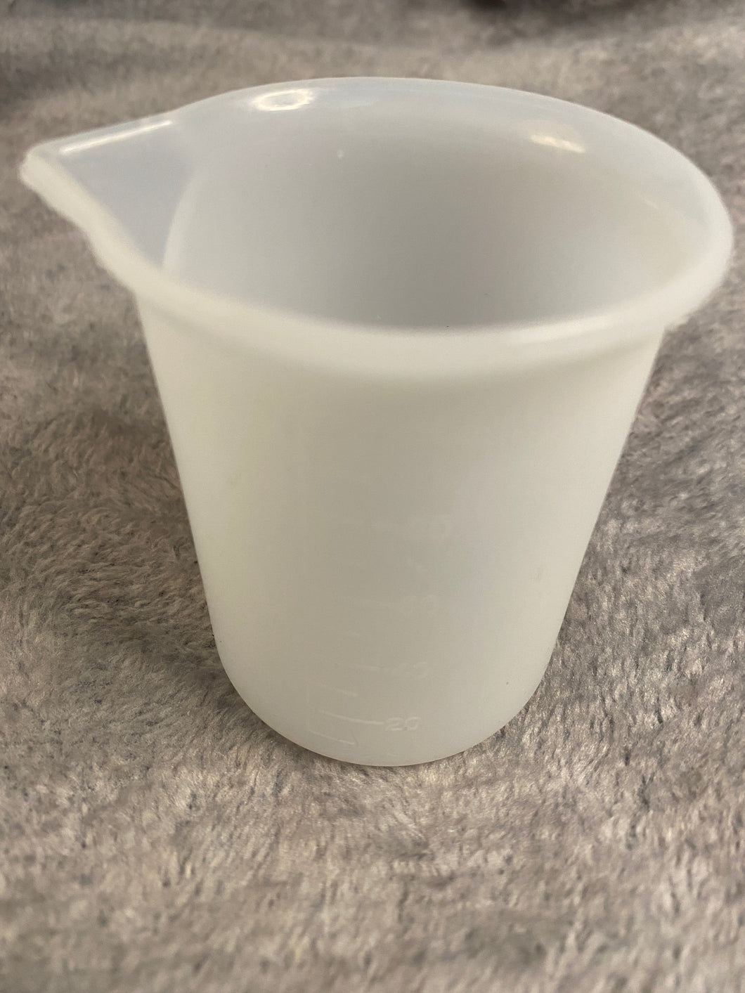 100 ml measuring cup, silicone cups, measuring cup, epoxy mixing cup, craft blanks, crafting blank, Niagara Falls Ontario Canada, tumbler makers Epoxy tumbler makers